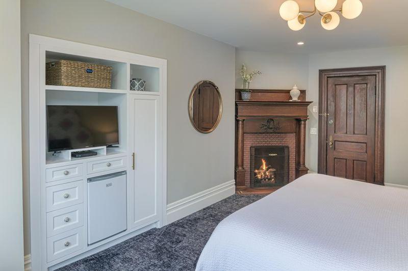 The West Lane Inn Ridgefield Room photo