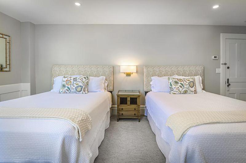 The West Lane Inn Ridgefield Room photo
