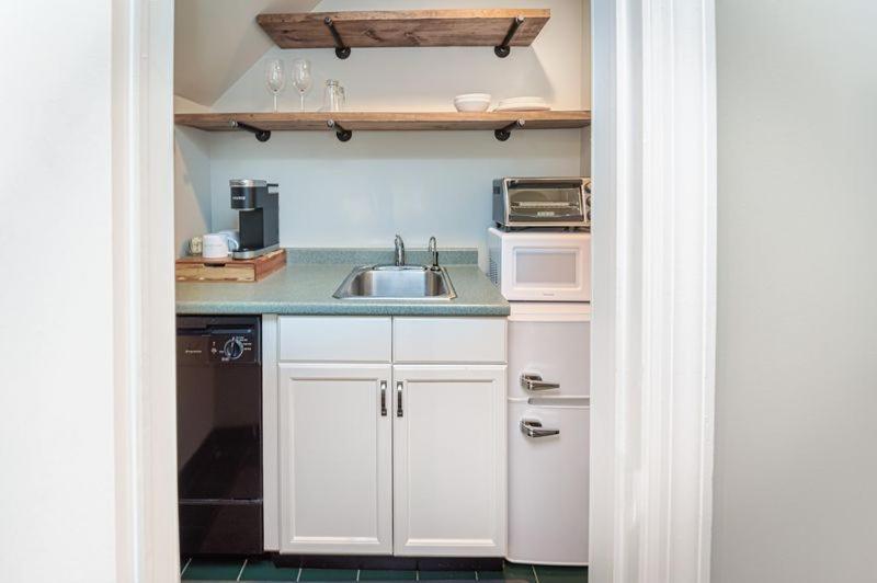 The West Lane Inn Ridgefield Room photo