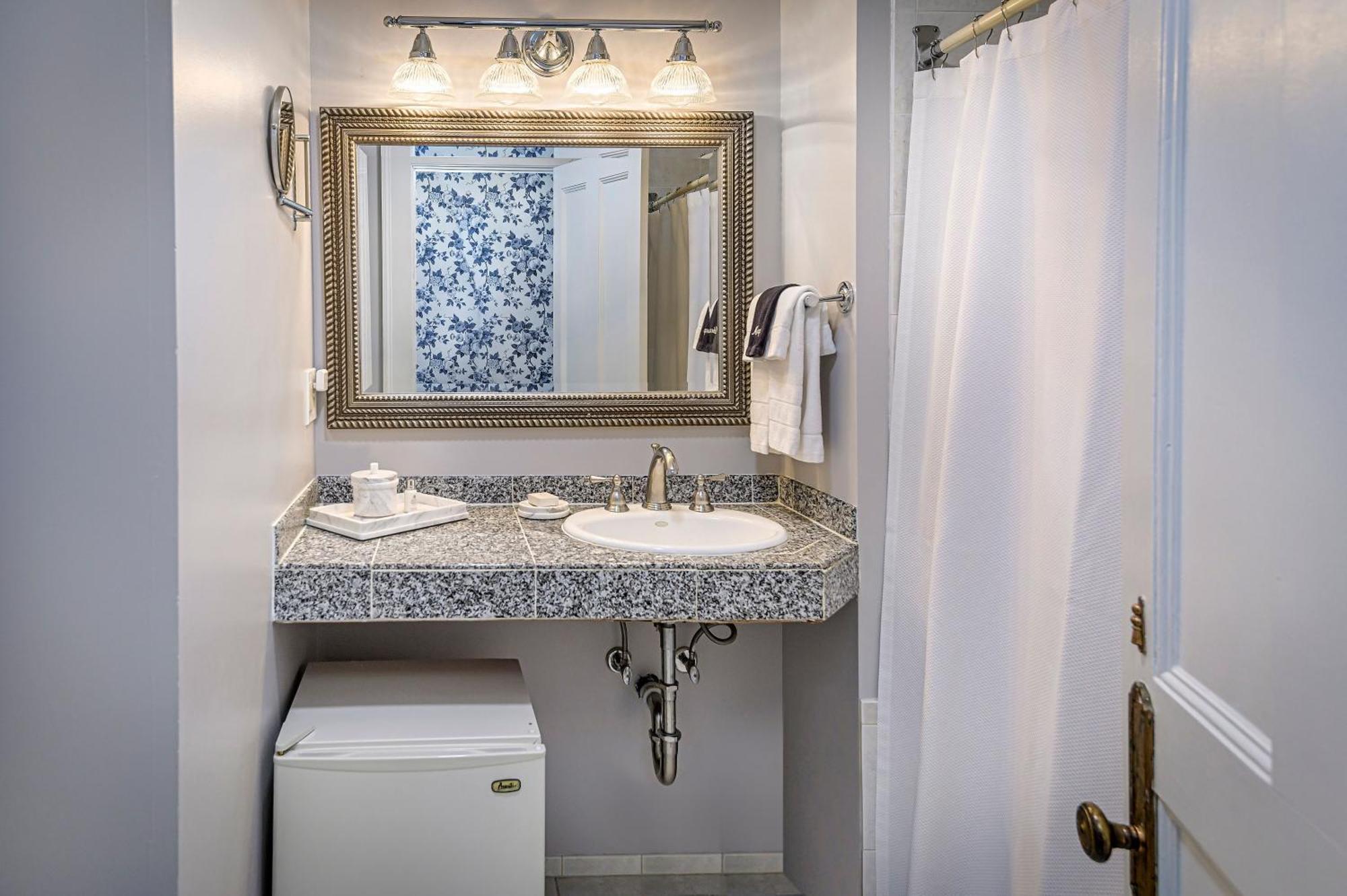 The West Lane Inn Ridgefield Room photo